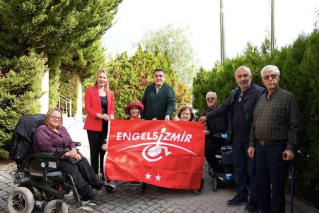 Çeşme Belediyesi Alaçatı Ek Hizmet Binası Kırmızı Bayrak Ödülü aldı