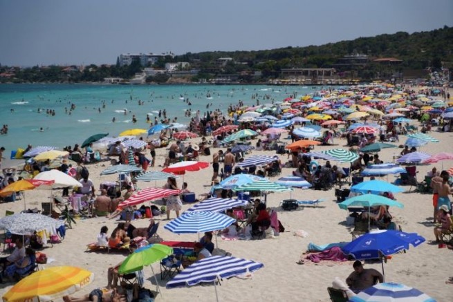 Çeşme Belediyesi plajları bir kez daha Mavi Bayrak kazandı