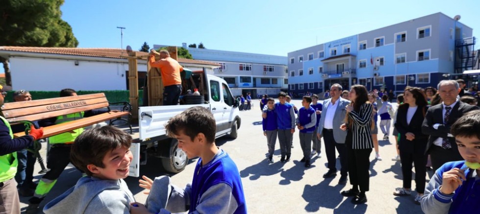 Çeşme Belediyesinden okullara sosyal alan desteği