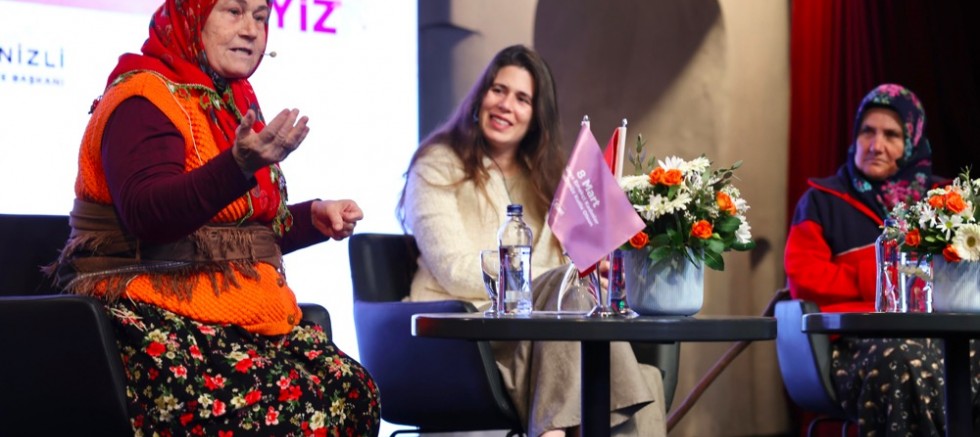 Çeşme’de 8 Mart Dünya Emekçi Kadınlar Günü “Buradayız, Eşitiz, Birlikteyiz” temasıyla kutlandı