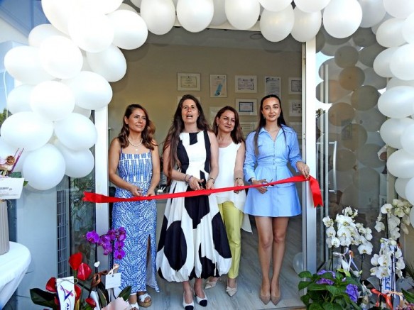 Çeşme’de, iki kadın uzmanın kurduğu merkez törenle açıldı  