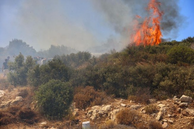 Çeşme’de yangınla mücadele 2. gününde devam ediyor