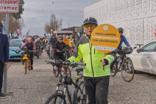 Pedallar, görme engellilerin kitaplara erişimi için çevrildi