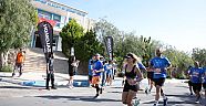 2 bin 606 sporcu Salomon Çeşme Maratonu’nda koştu
