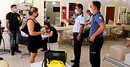 Çeşme Belediyesi’nden kuaför ve berberlere  tek kullanımlık önlük ve havlu!