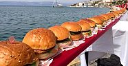 ÇEŞME'DE  EN UZUN HAMBURGER DÜNYA REKORU DENENDİ