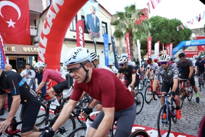 VeloTürk Gran Fondo Çeşme’de pedallar barış ve spor için döndü